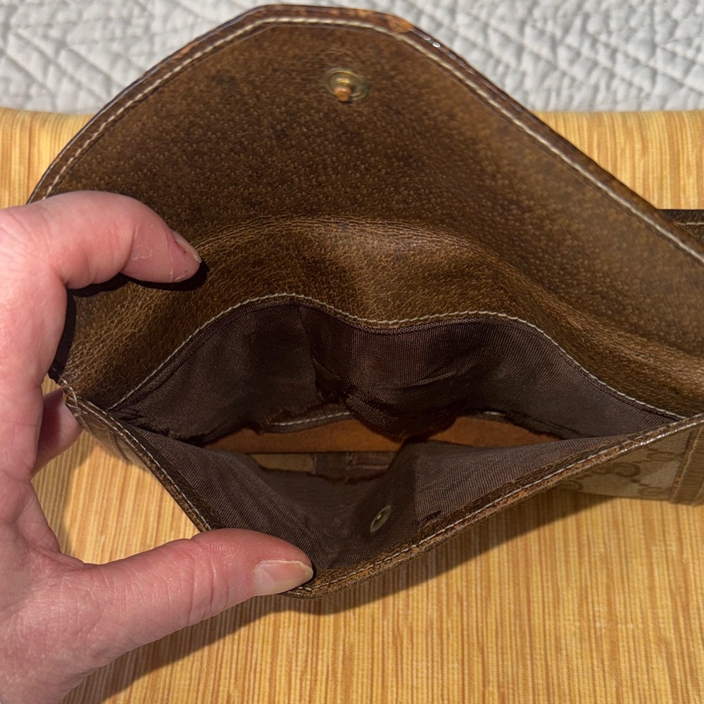 Gucci Dark Brown Leather Wallet with Gold Emblem part of the old Sherry line - Picture 5 of 7